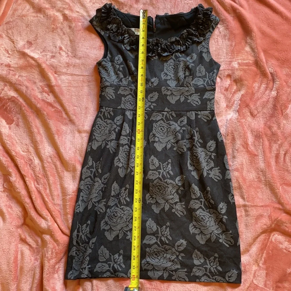 Maggy London Dress Gray Sleeveless Ruffle Rose size 6